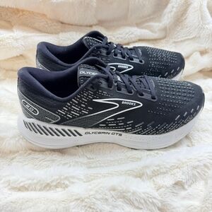 Brooks Black and White Running Shoes